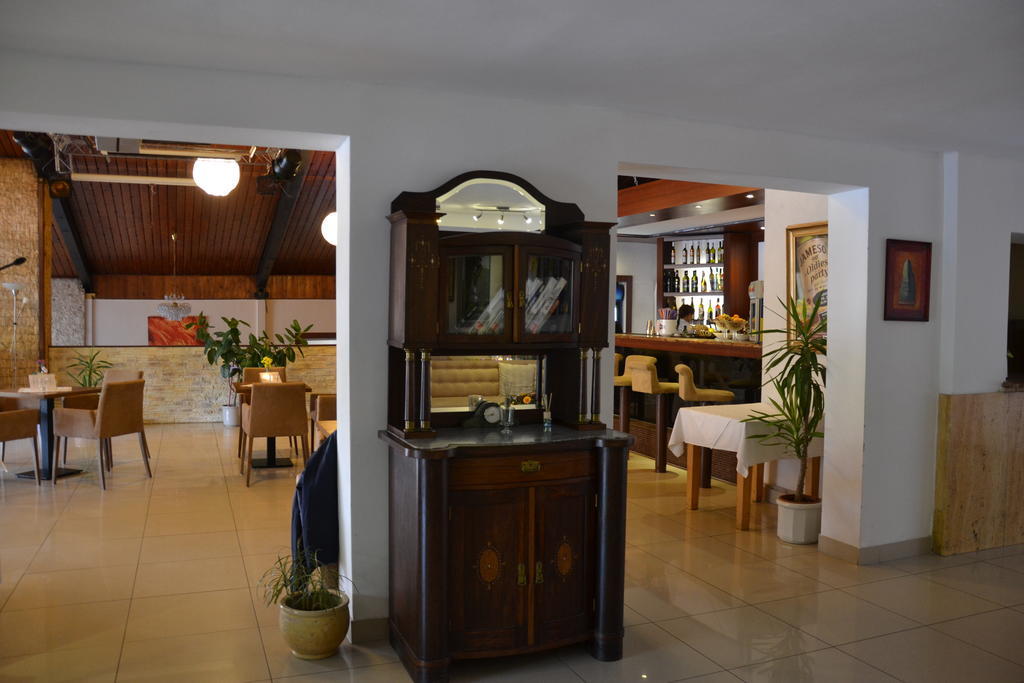 Penzion Artin Nitra Exteriör bild