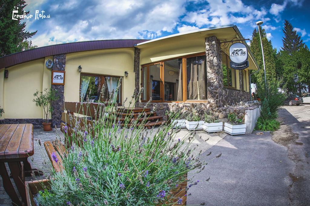 Penzion Artin Nitra Exteriör bild