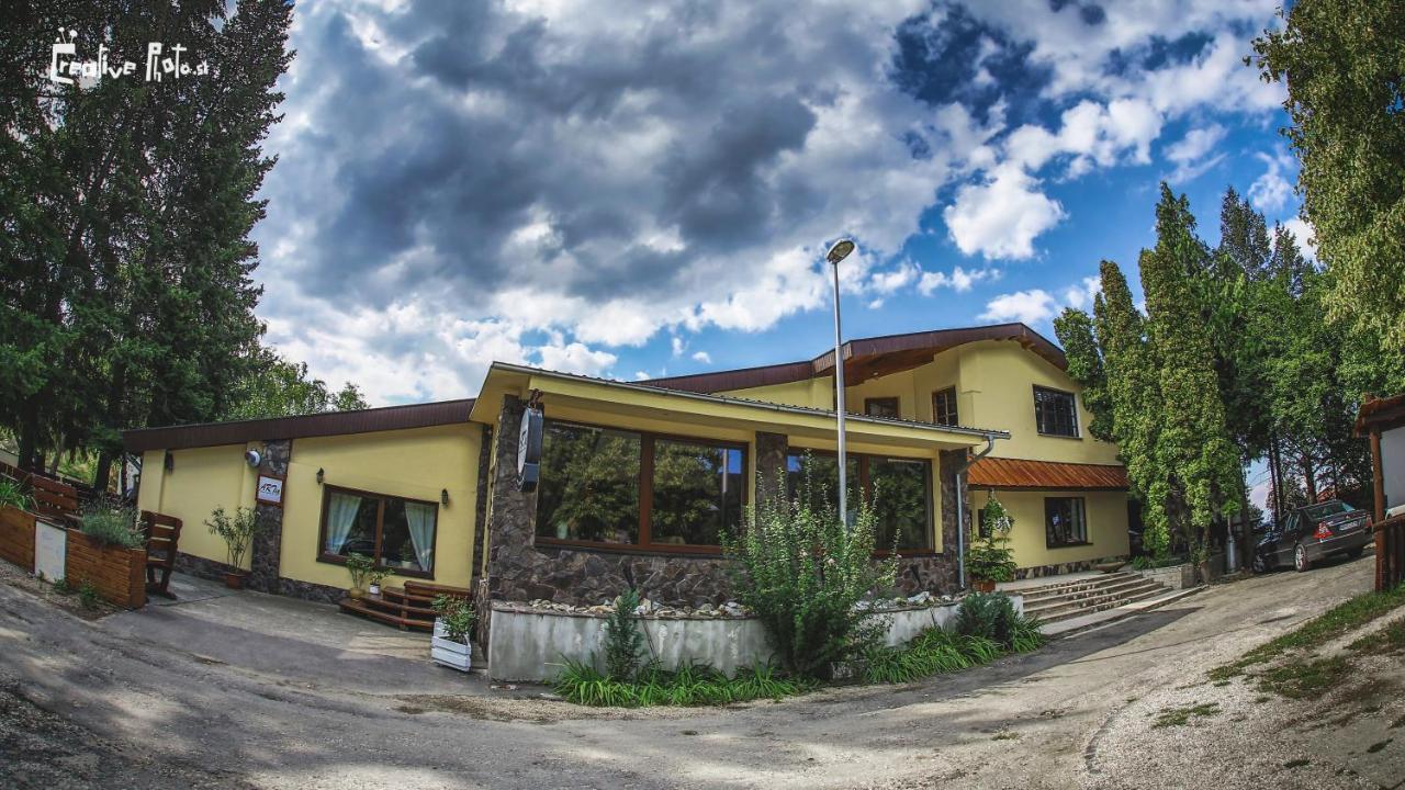 Penzion Artin Nitra Exteriör bild